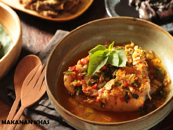 Ikan Woku Daun Kemangi Manado